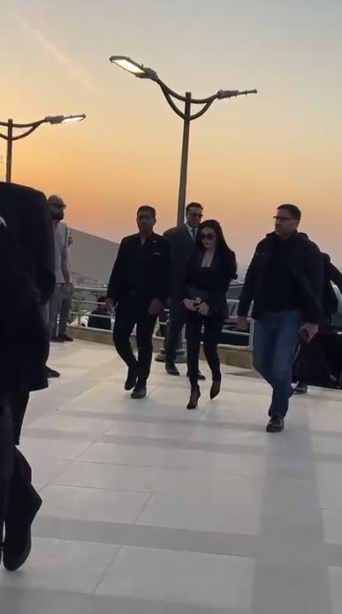 هيفاء وهبي في عزاء هاني شاكر